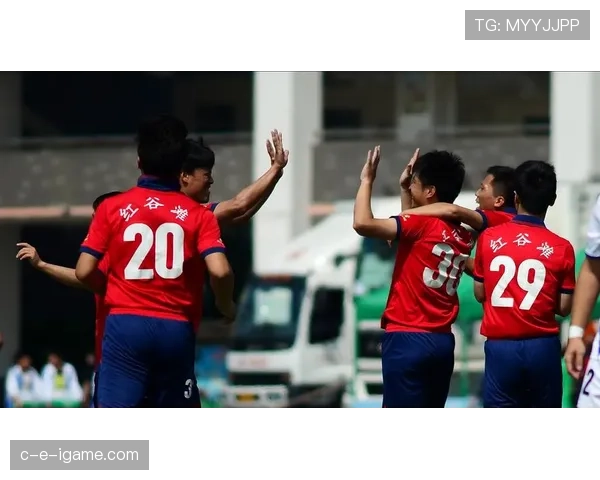 奥坎波斯表现稳健，持续引发足球界对其潜力的高度关注