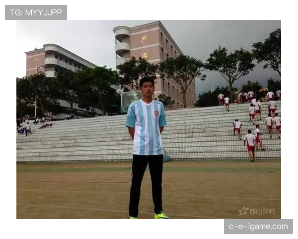 唐佳豪球场上冷静一把，私下钱包厚得让人想打劫他家！